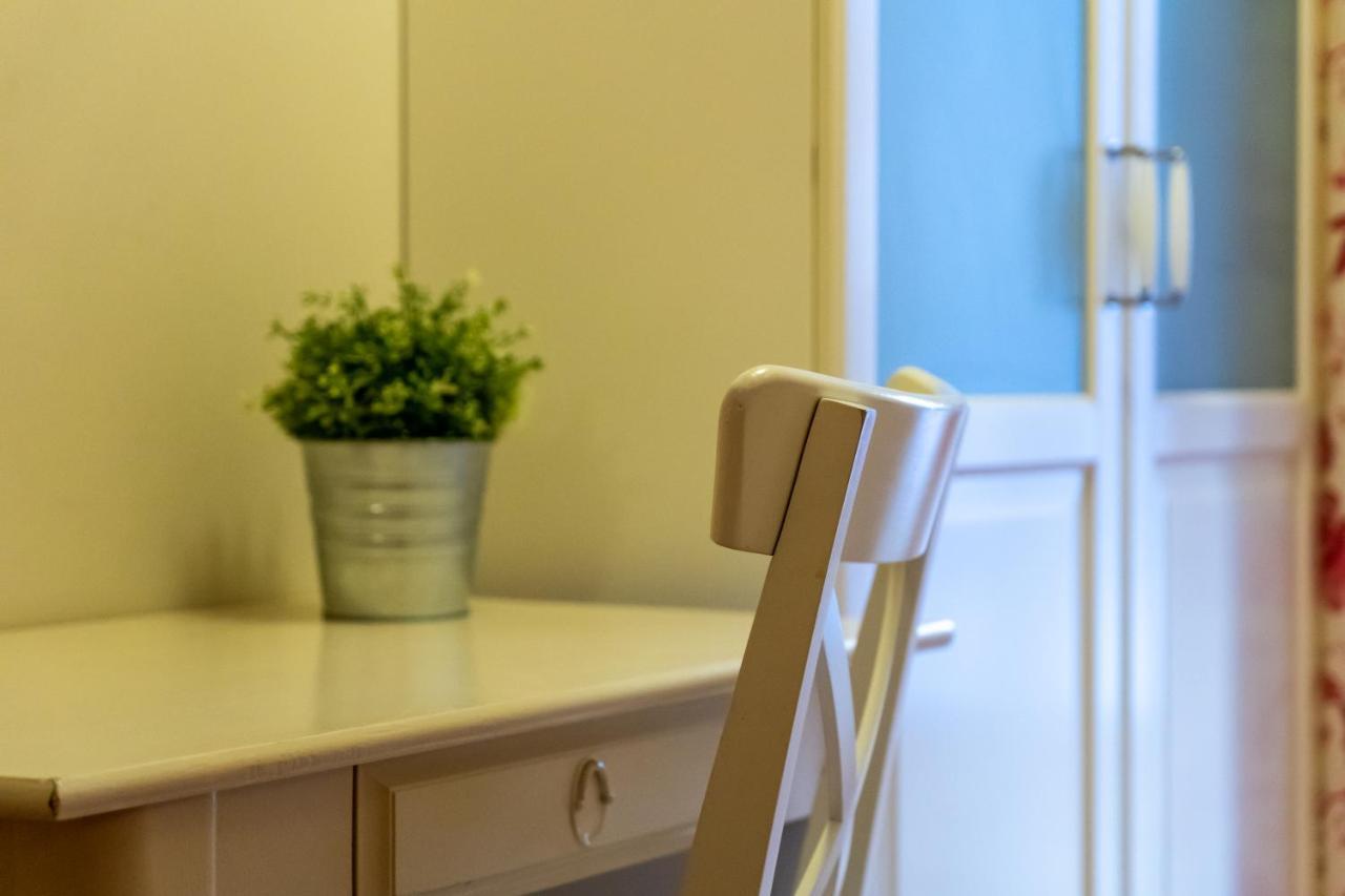 Hostal Matheu Madrid Exterior photo