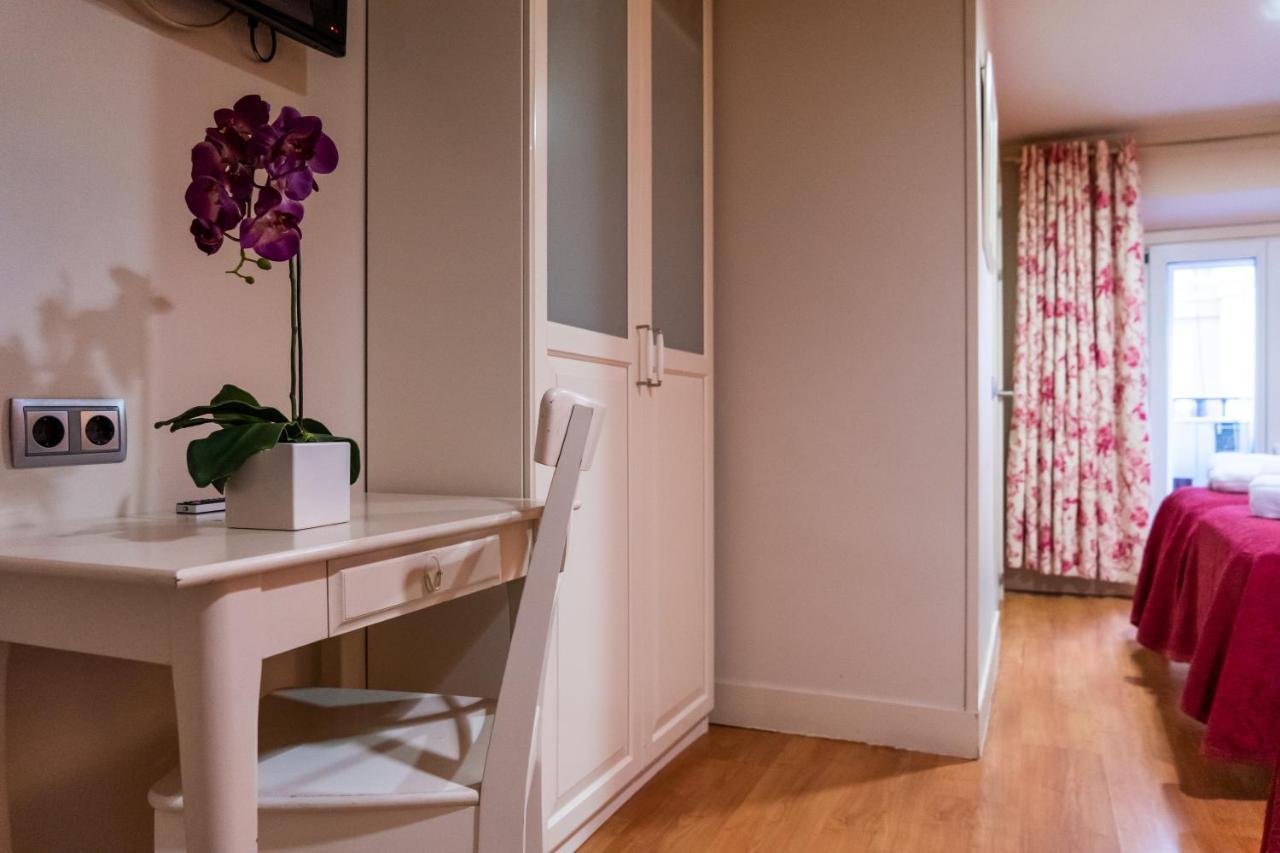 Hostal Matheu Madrid Exterior photo