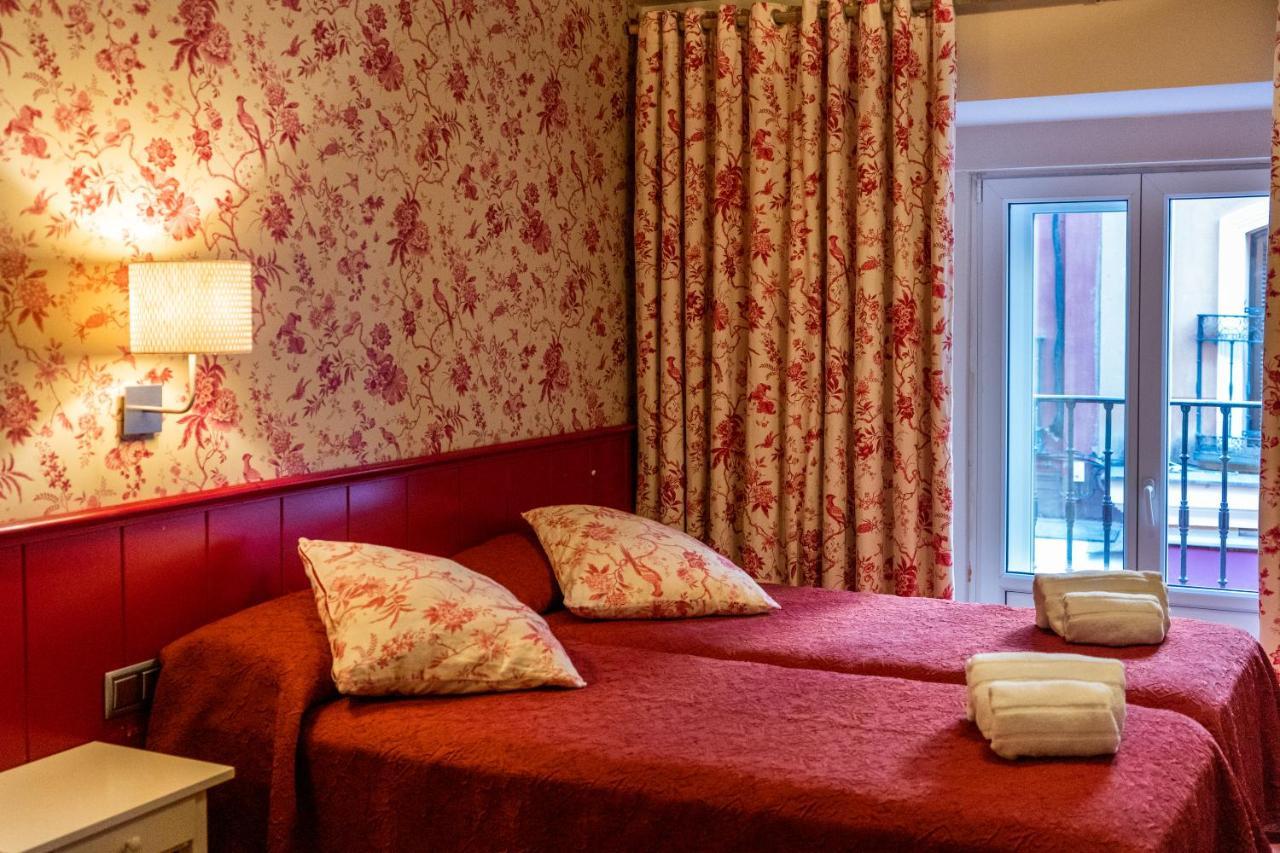 Hostal Matheu Madrid Exterior photo