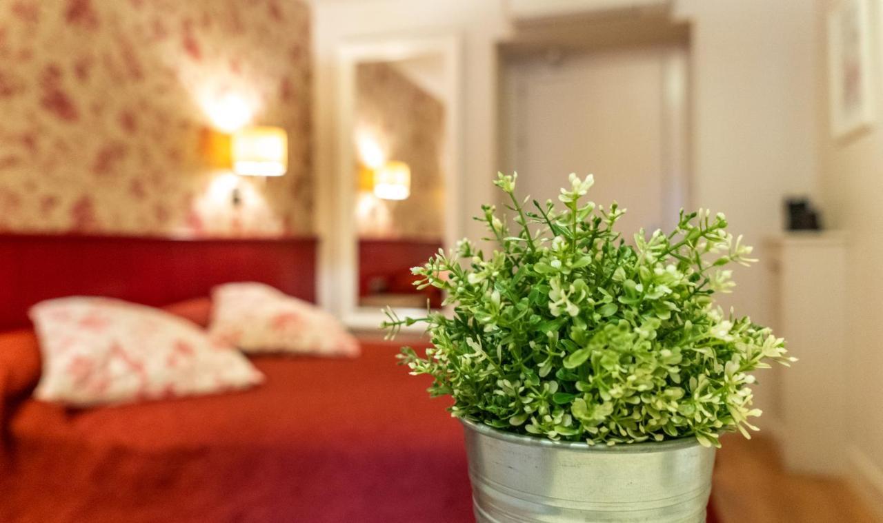 Hostal Matheu Madrid Exterior photo